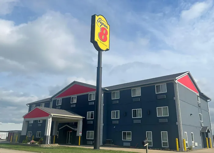 Burgundy & Hotel El Paso
