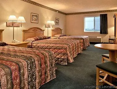 Burgundy & Hotel El Paso